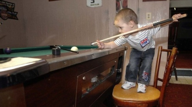 2-годишен вундеркинд играе билярд в САЩ