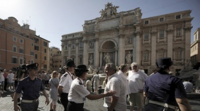 Британски фен намушкан в Рим
