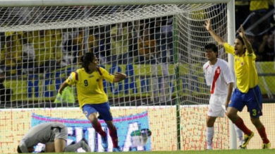 Колумбия с минимален успех над Перу
