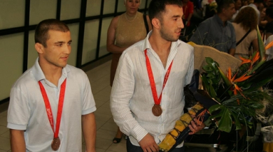 180 състезатели участват на шампионата по свободна борба в Бургас