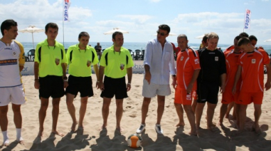 Боби Михайлов даде начало на първенството по плажен футбол