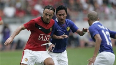 Бербо игра при втората победа на Юнайтед в Малайзия, Оуен пак бележи