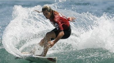 16-годишна стана световна шампионка по сърф