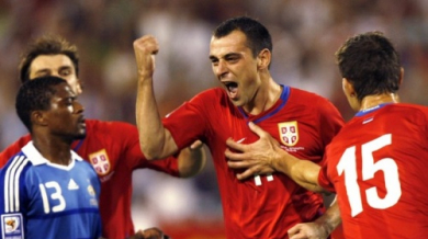 Сърбия почти се класира за ЮАР след 1:1 срещу Франция