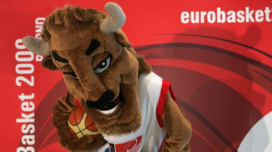 Гърция и Словения на полуфиналите на Евробаскет