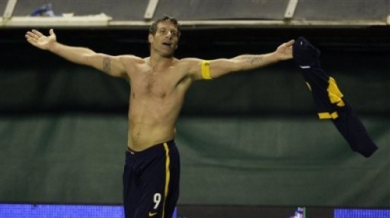 Мартин Палермо вкара уникален гол с глава от 40 метра