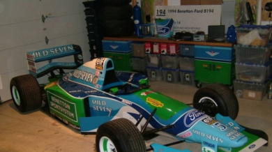 Продават на търг първата шампионска кола на Шумахер