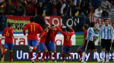 Шаби Алонсо с два гола за Испания при успех над Аржентина