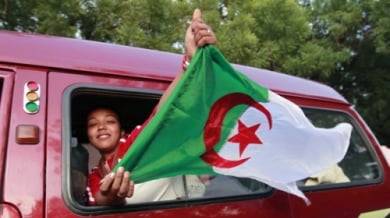 Полицията във Франция на крак заради Алжир - Египет