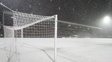 Снегът отложи 16 мача на Острова