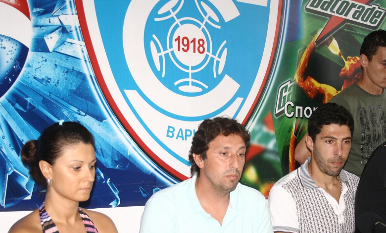 Атанас Атанасов (в средата) вече няма да е треньор на Спартак (Варна)
Снимка: Булфото