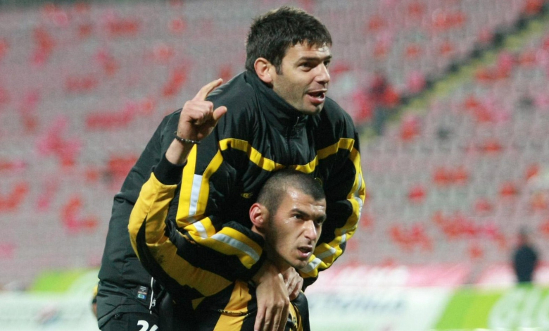 Румен Трифонов (отдолу) ликува, след като набута 2 гола на ЦСКА