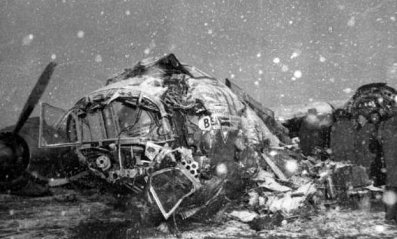 Полет 609 на "Бритиш Еъруейс" след катастрофата на летището в Мюнхен, отнела живота на осем футболисти на Манчестър Юнайтед