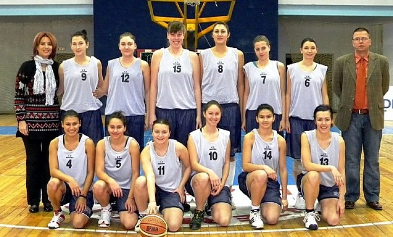Станков с момичетата от Академик, снимка bulgarianbasket
