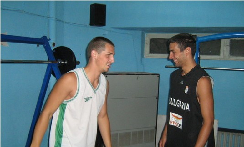 Мартин Маринов (вляво) вкара 21 точки на Лукойл