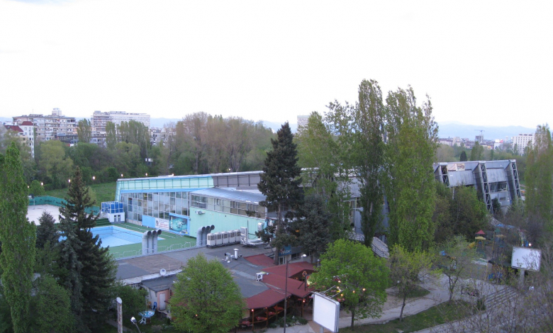 3.	Плувен комплекс „Спартак”,  построен върху бившето игрище на ДСО „Динамо” (1952-1962