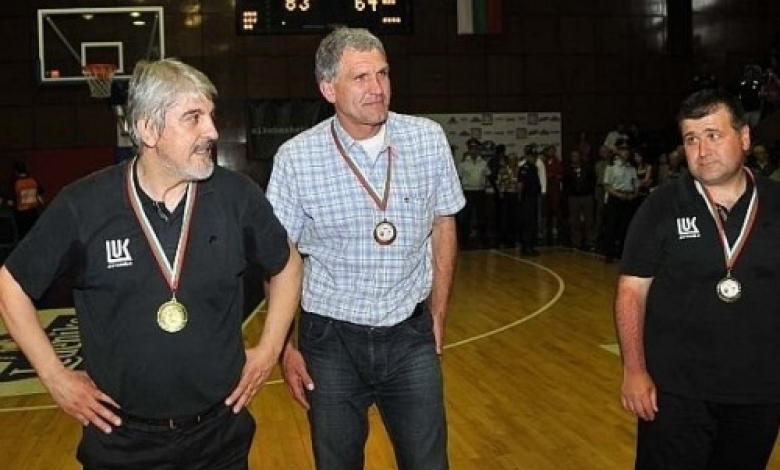 Петко Маринов (най-вляво) /снимка burgas24.bg