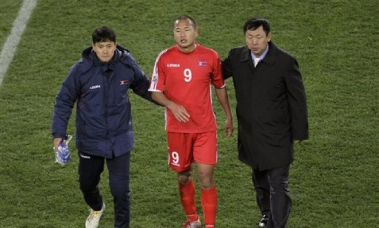 Ким Джон Хун (най-вдясно)