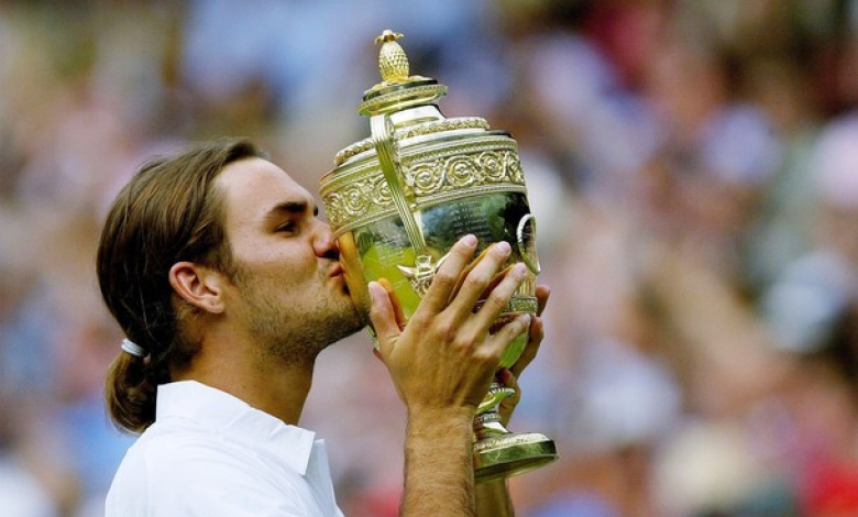 Федерер с трофея през 2003-а 