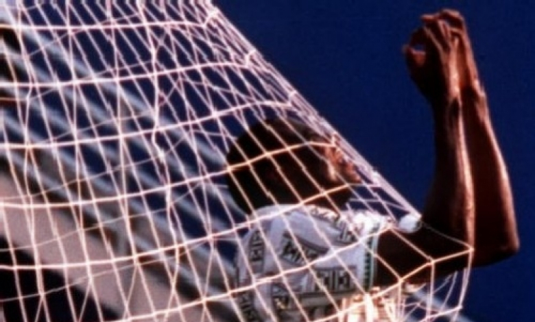 Йекини се радва на гола си във вратата на България преди 16 години