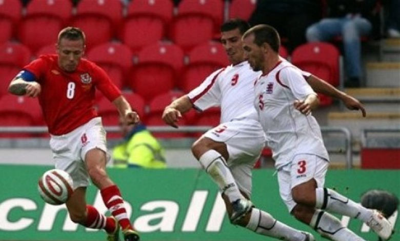 Крейг Белами (вляво) вкара едно от попаденията за Уелс при успеха с 5:1 над Люксембург