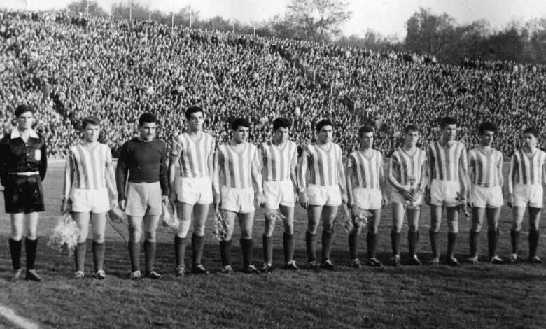 Отборът на Олимпиакос (Пирея), носител на трофея за 1963 г.