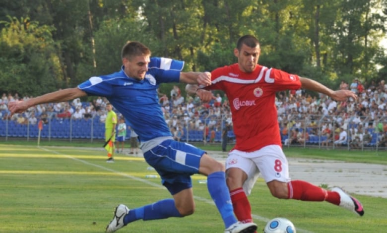 Александър Бранеков (вляво) ще играе днес срещу Левски