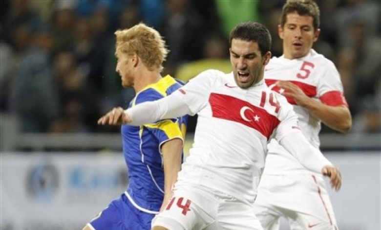 Арда Туран (с номер 14) отпада за мача на Турция с Германия