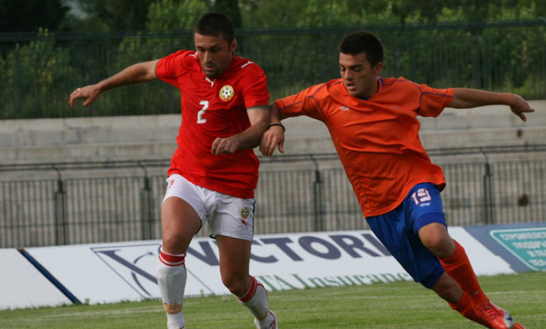 Евгени Игнатов (вдясно) се закани да вкара и на ЦСКА