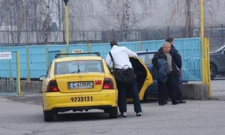 Такси докара Дембеле за тренировката на &quot;Левски&quot; /снимка Новспорт