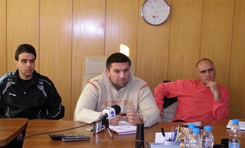 Димитър Манолов (в средата) /снимка sport-vt.com