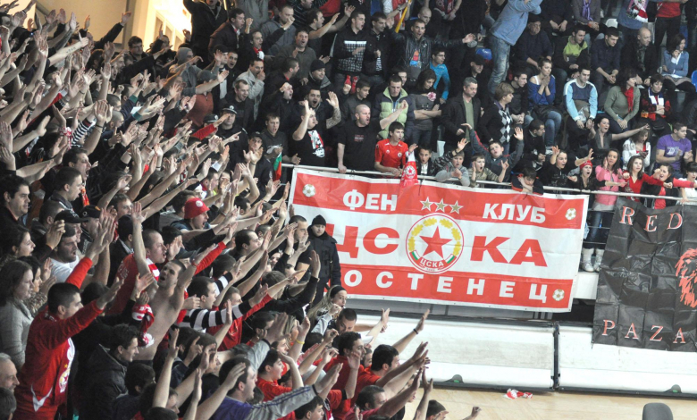 Феновете на ЦСКА са изпълнили до краен предел залата в Самоков /снимка Булфото