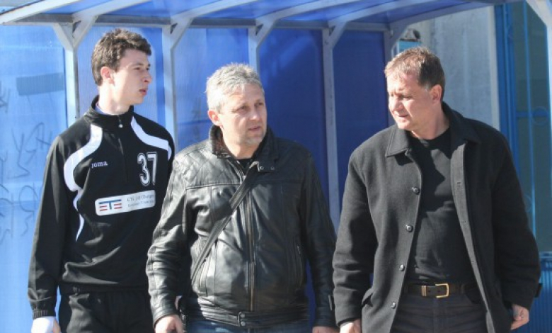 Беляков (в средата) замени Боздански (вдясно) начело на Брестник /снимка plovdiv24.bg