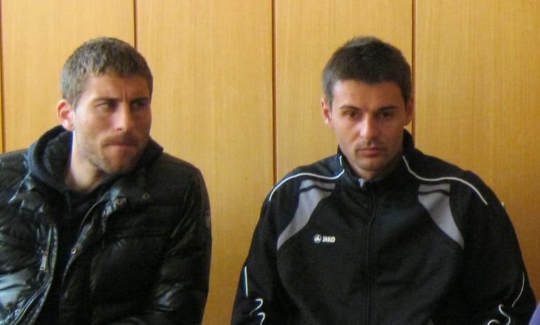Владимир Зафиров (вдясно) подписа с Берое /снимка sport-vt.com