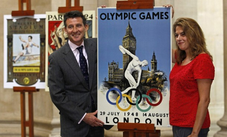 Председателят на организационния комитет на Олимпиадата Себастиан Кое и художничката Трейси Емин показаха официалния плакат на Игрите