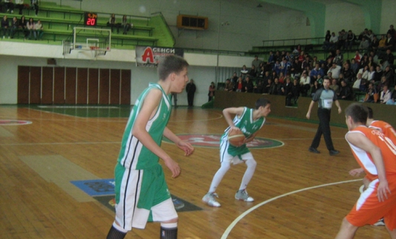 Везенков (вляво)