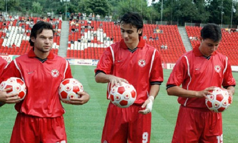 Бербо с екипа на ЦСКА през лятото на 2000 г. До него са Косьо Мирчев и Асен Букарев