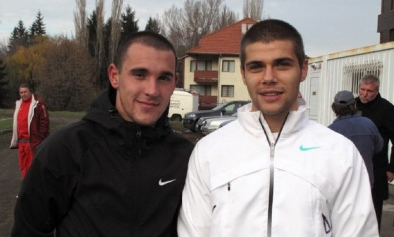 Павел Петков (вляво) с бившия си съотборник в юношите на &quot;Левски&quot; Стефан Станчев /снимка &quot;Дарик&quot;
