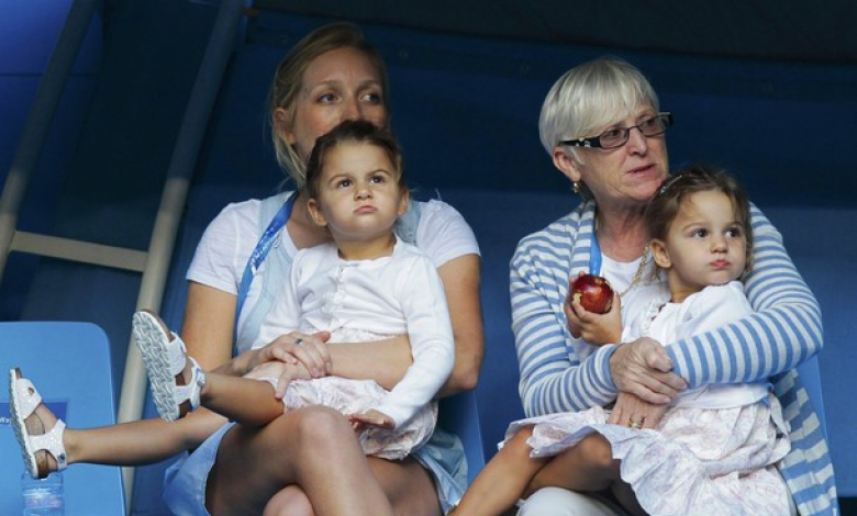 Дъщеричките на Федерер по време на мача