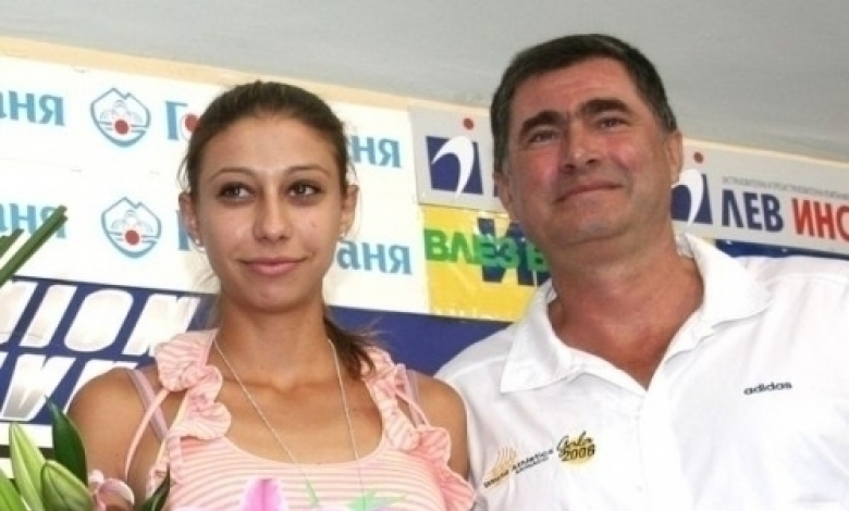 Мирела с президента на родната федерация Добромир Карамаринов