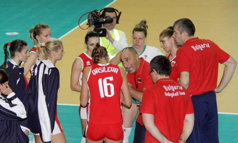 Абонданца дава наставления на Елица Василева в националния тим