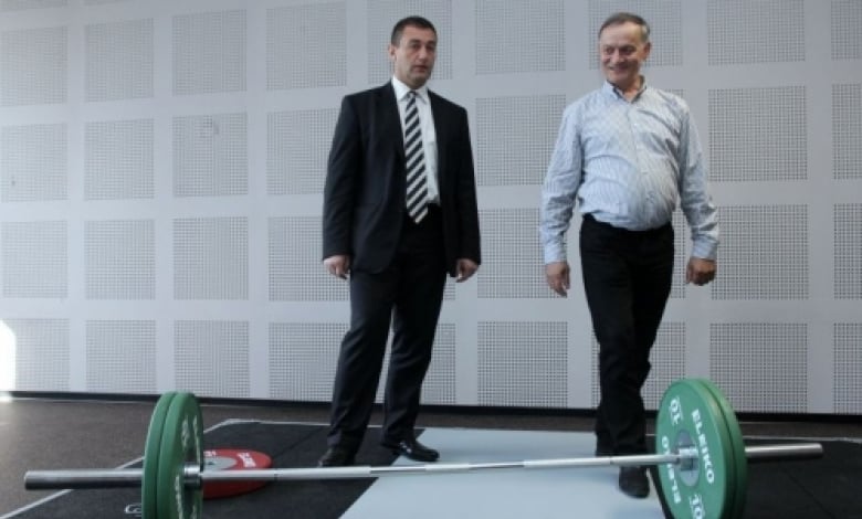 Спортният министър Свилен Нейков и шефът на щангите Неделчо Колев (вдясно) /снимка &quot;Новинар&quot;