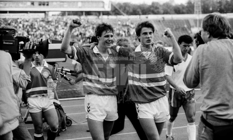 Снимки: ИВАН ГРИГОРОВ/БЛИЦ
Флеминг Поулсен и Михаел Лаудруп след победата с 2:0 на 26 април 1989 година