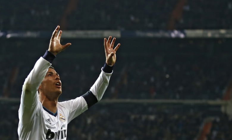 снимка: REUTERS / Роналдо се кефи след първия си гол тази вечер