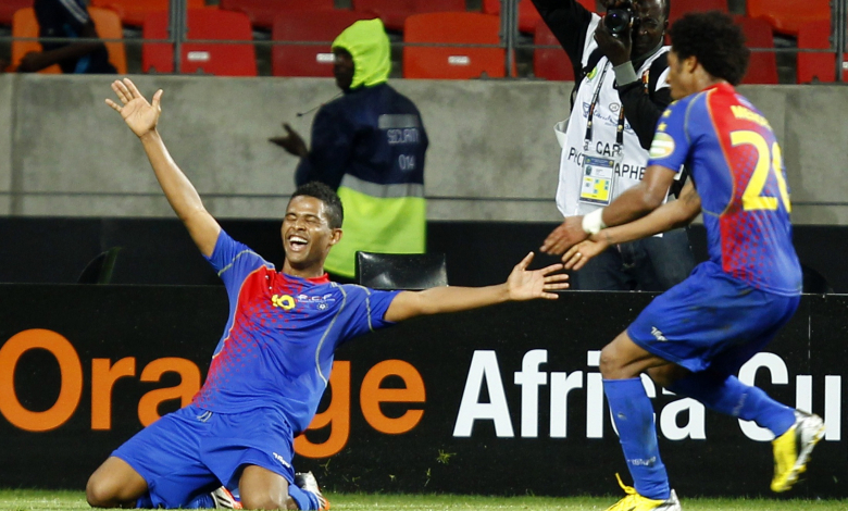 снимка: REUTERS, играчите на Кабо Верде се радват след гол във вратата на Ангола
