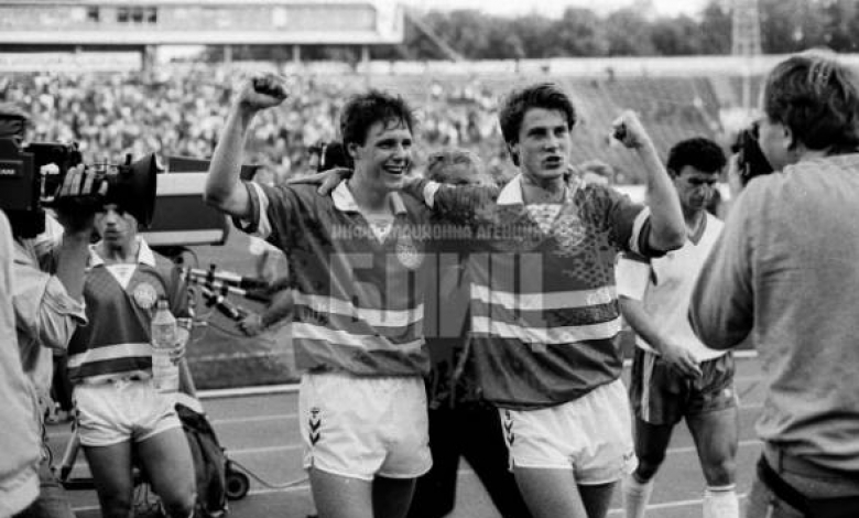 Снимки: ИВАН ГРИГОРОВ/БЛИЦ Флеминг Поулсен и Михаел Лаудруп след победата с 2:0 на 26 април 1989 година