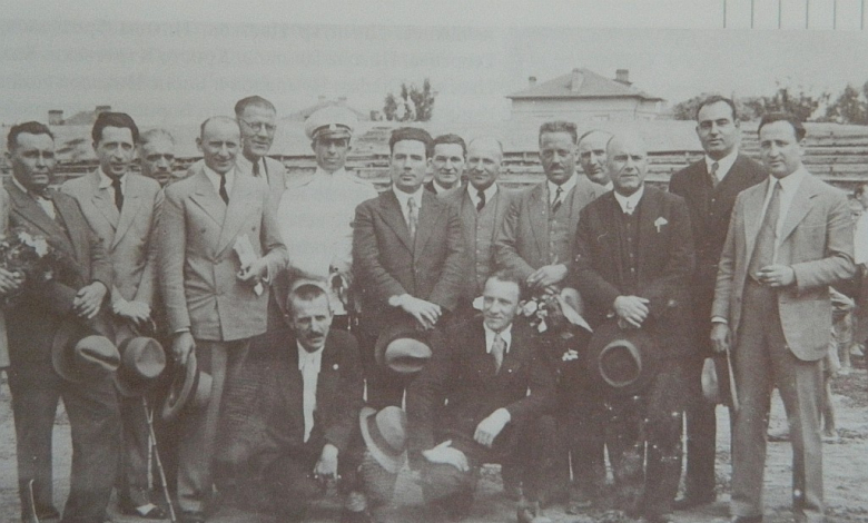 Основателите на Славия на снимка от 1933 година, по случай 20-годишнината на клуба