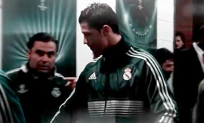 Родригес (вляво) с Кристиано Роналдо в тунела на &quot;Олд Трафорд&quot;