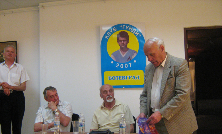 Снимки: БЛИЦ
Димитър Ларгов (крайният вдясно), крайният вляво (Димитър Каров - зетят на Гунди)