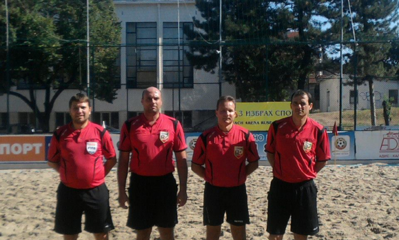 Алексиев (крайният вляво)